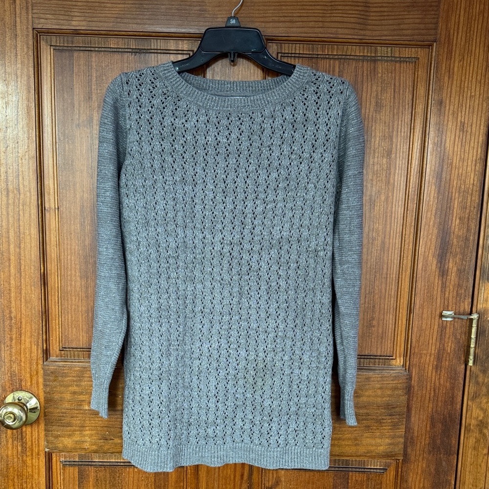 Liz Lange for Target Gray Crew Neck Sweater